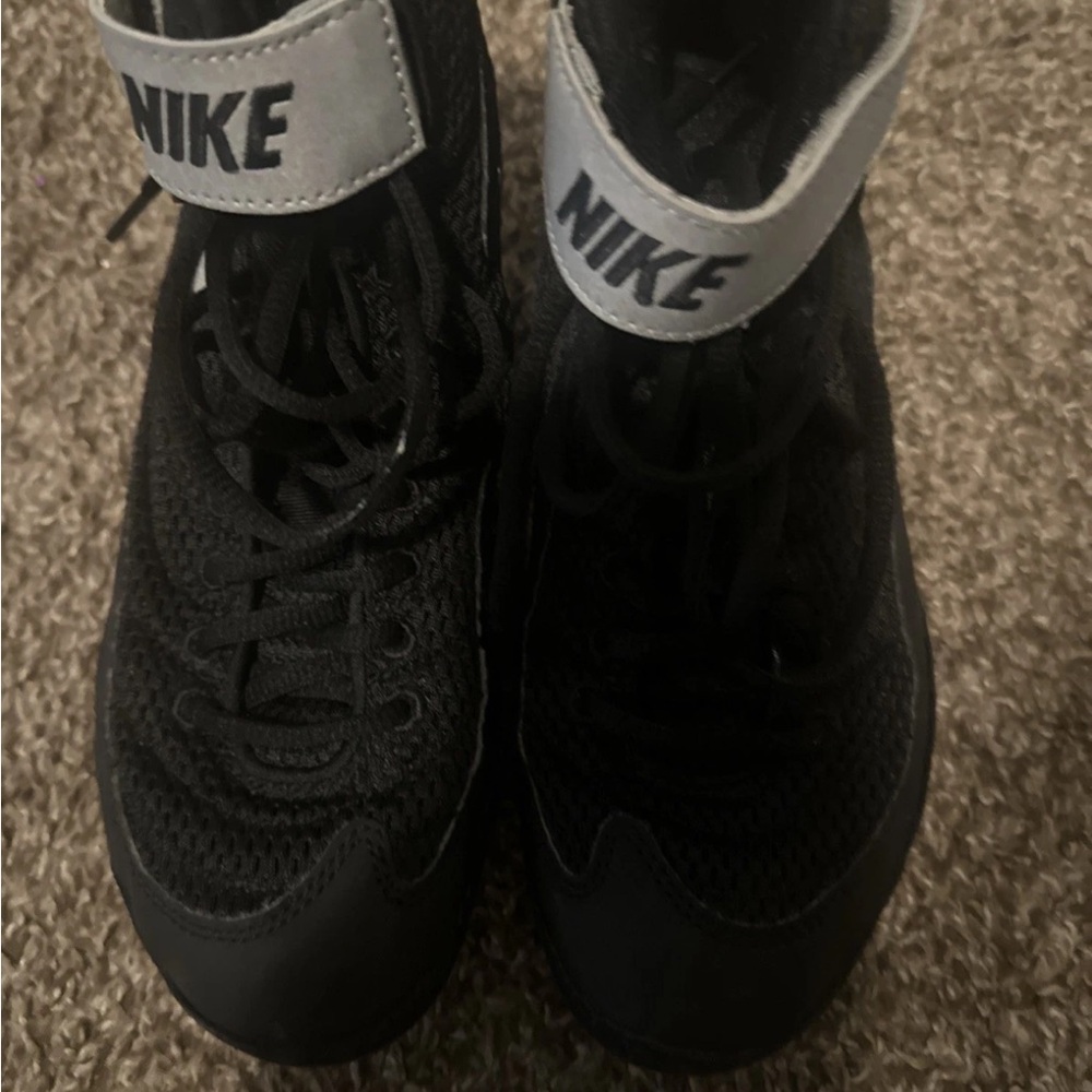 Nike Black Sneakers Sleek Minimalist Design